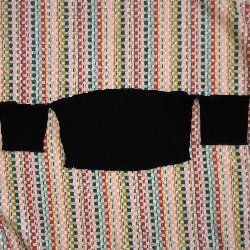 UO Off the Shoulder Ruffle Crop Top
